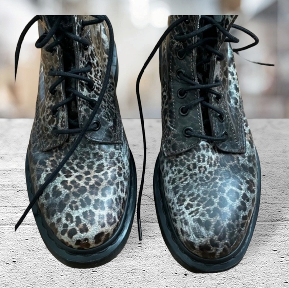 Dr. Martens leopard print lace up combat size 9 - Picture 8 of 8